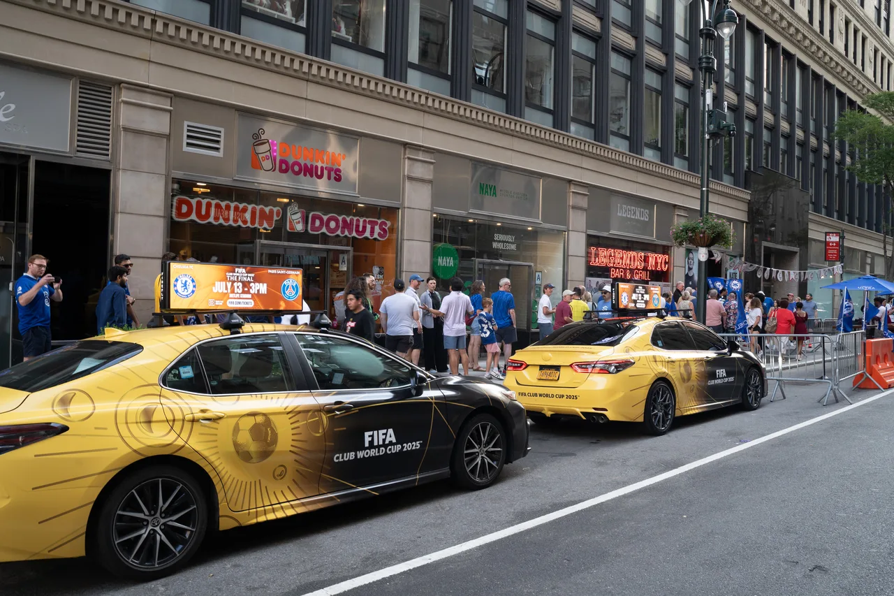 FIFA campaign combining a hologram display, vehicle wrap and vehicle swarm in New York City